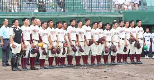 旭川北対旭川大高　2年連続で決勝進出を決め、校歌を歌う旭川大高ナイン（撮影・浅水友輝）