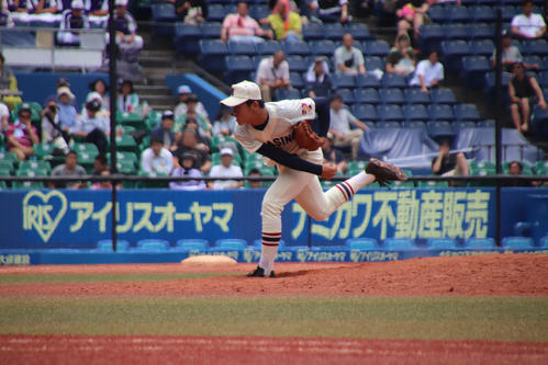 習志野対津田沼　9回、抑えで登板したエースの飯塚。自己最速150キロも記録し、無失点に抑えた（撮影・保坂淑子）