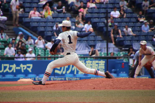 習志野対津田沼　9回、抑えで登板したエースの飯塚。自己最速150キロも記録し、無失点に抑えた（撮影・保坂淑子）