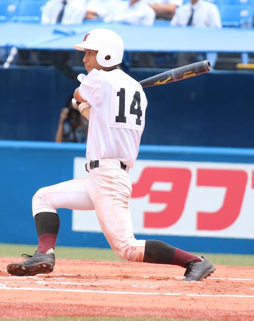 紅葉川対東京　4回表紅葉川2死一、三塁、右翼へ3点本塁打を放つ富永（撮影・加藤理沙）