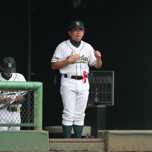 第101回全国高校野球選手権埼玉大会 羽生一対東農大三 サインを出す東農大三・高広聖也監督（撮影・佐田亮輔）
