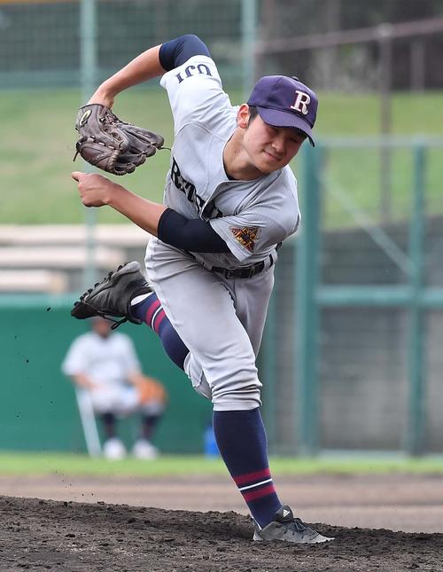 久御山打線を6回無失点に抑えた立命館宇治エース高木要（撮影・上田博志）