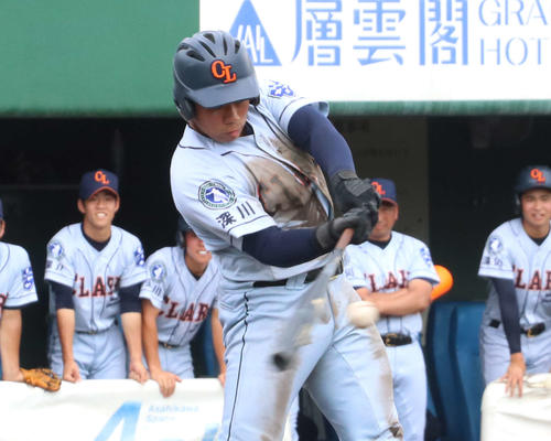 5回表クラーク2死満塁、右越え2点適時二塁打を放つ横田（撮影・浅水友輝）