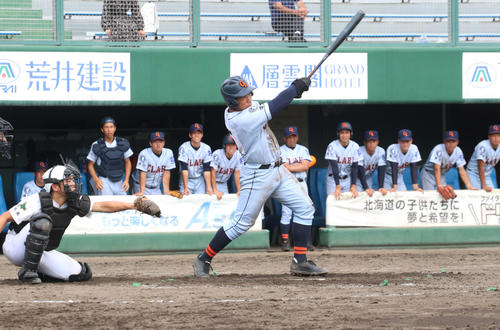5回表クラーク2死満塁、右越え2点適時二塁打を放つ横田（撮影・浅水友輝）