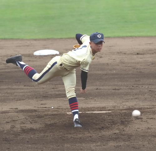 栃木商対宇都宮商先発し力投する宇都宮商・高根沢（撮影・佐藤勝亮）