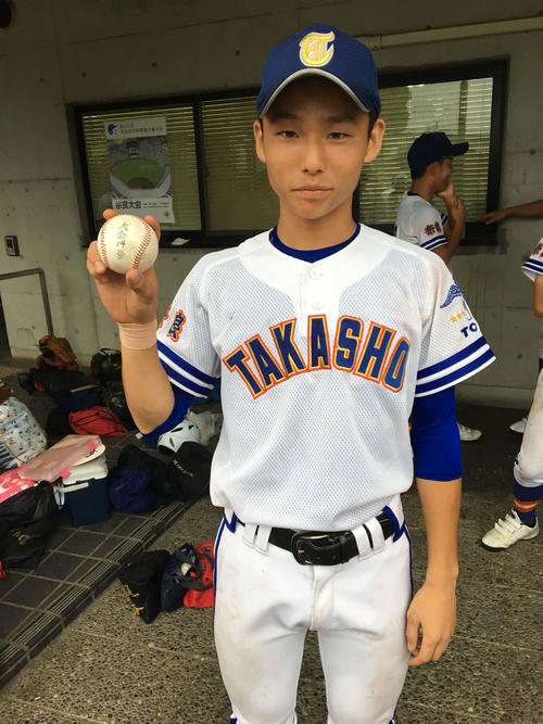 3回1死、先制ソロを放った高田商・坂口（撮影・山崎健太）