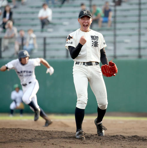 札幌第一対駒大苫小牧　8回表札幌第一2死一塁、山田を三振にとり吠える駒大苫小牧北嶋（撮影・佐藤翔太）