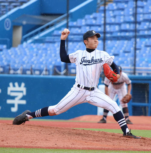 日体大荏原対岩倉　先発し好投する岩倉・宮里（撮影・加藤理沙）