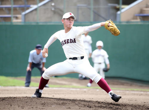 先発し力投する早実・宇野（撮影・鈴木正人）