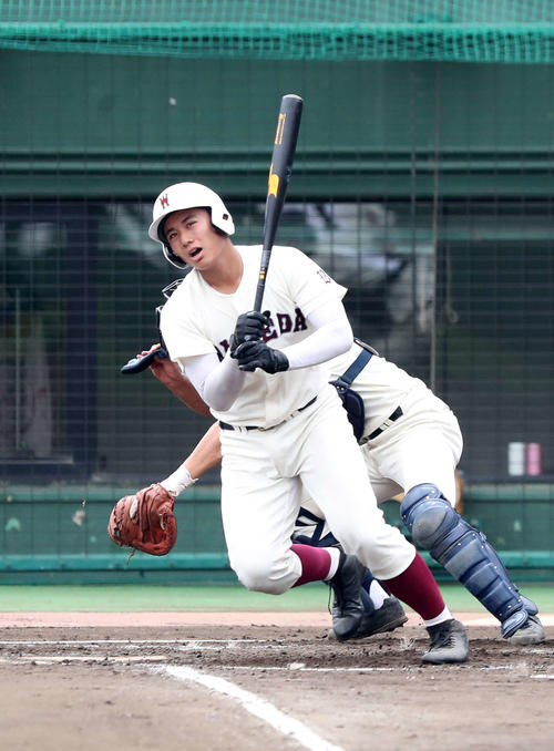 田無工対早実　4回裏早実1死、清宮は三失策で出塁する（撮影・鈴木正人）