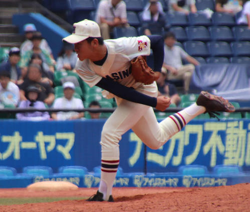 習志野対津田沼　9回、抑えで登板したエースの飯塚。自己最速150キロも記録し、無失点に抑えた（撮影・保坂淑子）
