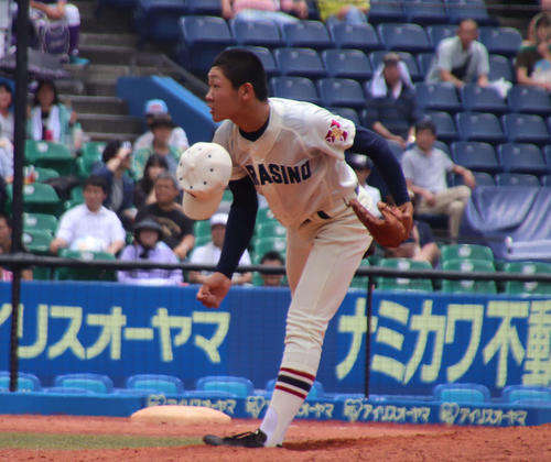 習志野対津田沼　9回裏、抑えで登板した習志野・飯塚（撮影・保坂淑子）