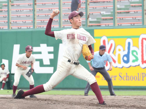 旭川北対旭川大高　旭川大高2番手で登板し、1回を無失点に抑えた加藤（撮影・浅水友輝）