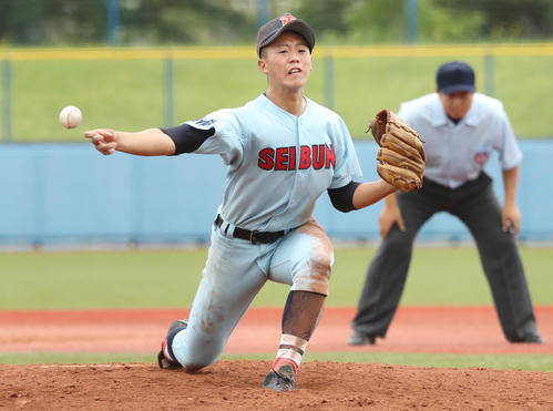 気仙沼対東北生活文化大　力投する東北生活文化大高・関根