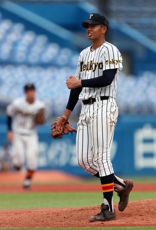 江戸川対帝京　最後の打者を打ち取り、小さくガッツポーズする帝京・田代涼太（撮影・伊作将希）