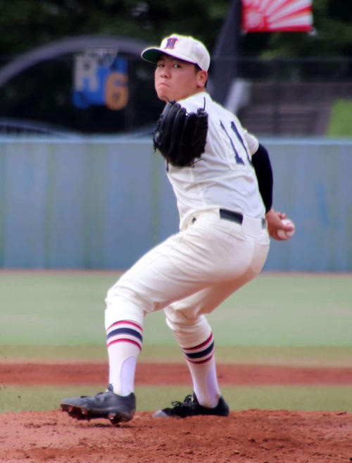 習志野対船橋　習志野・先発の杉山投手は5回3安打1失点と好投（撮影・保坂淑子）