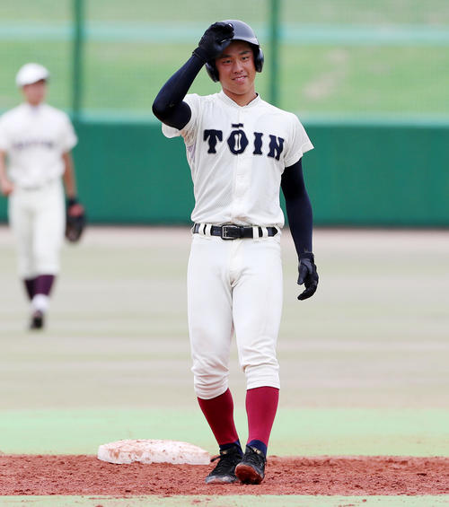 早稲田摂陵対大阪桐蔭　3回裏大阪桐蔭2死満塁、中野は左越え適時二塁打を放つ（撮影・加藤哉）