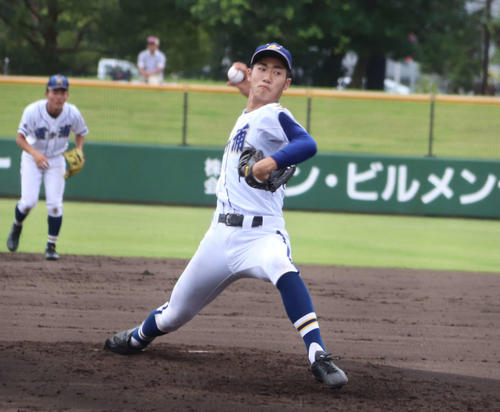 藤代対霞ケ浦　好投する霞ケ浦・鈴木寛（撮影・倉田祥太）