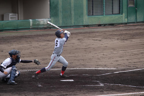 今秋ドラフト候補の京都国際・上野響平内野手（3年）は嵯峨野との4回戦で4安打4打点と活躍（撮影・佐井陽介）