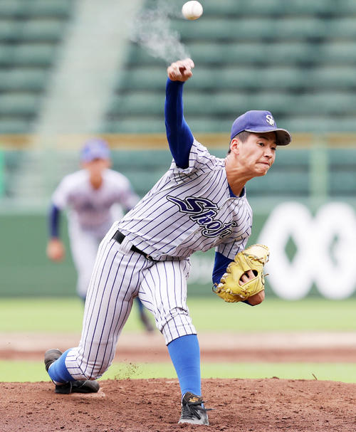 先発し粘りの投球をみせた須磨翔風・北村（撮影・前田充）