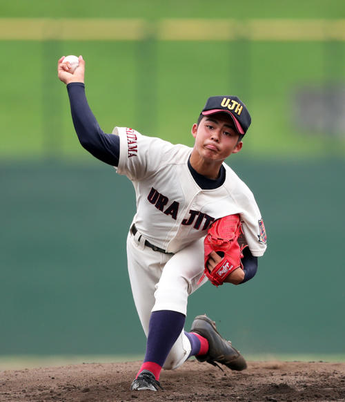 完封勝利の浦和実・豆田（撮影・伊作将希）