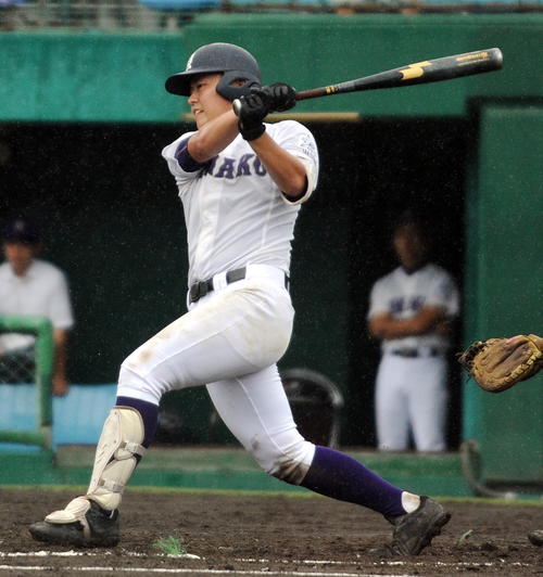 山形工対米沢中央　山形工の4番横山は先制打を含む4打席連続安打で17年ぶりの4強進出に貢献する