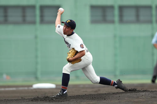 伊那弥生ケ丘対飯山　先発で登板する伊那弥生ケ丘・藤本優太郎（撮影・佐田亮輔）
