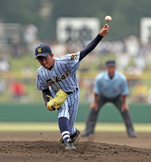 慶応対東海大相模　先発登板した東海大相模・冨重（撮影・伊作将希）