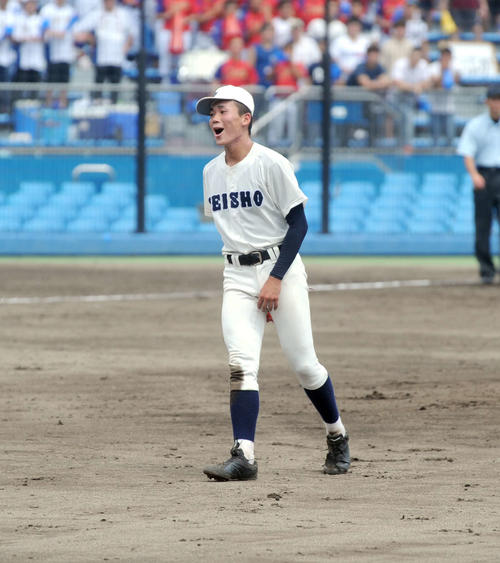初戦突破を決め、笑顔の静岡商・高田