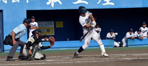 明桜対秋田中央　延長11回秋田中央2死二塁、甲子園出場を決めるサヨナラ二塁打を放つ斎藤光