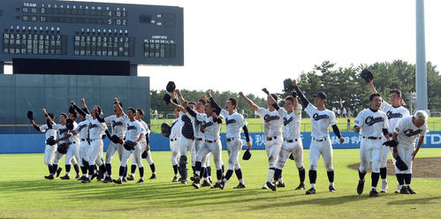 明桜対秋田中央　甲子園出場を決め喜ぶ秋田中央ナイン（撮影・山田愛斗）