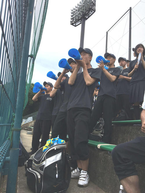 橿原対十津川　十津川の応援に駆けつけた奈良高専の選手たち（撮影・山崎健太）