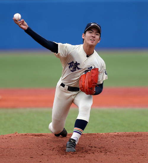 上野学園対修徳　先発の修徳・結城（撮影・大野祥一）