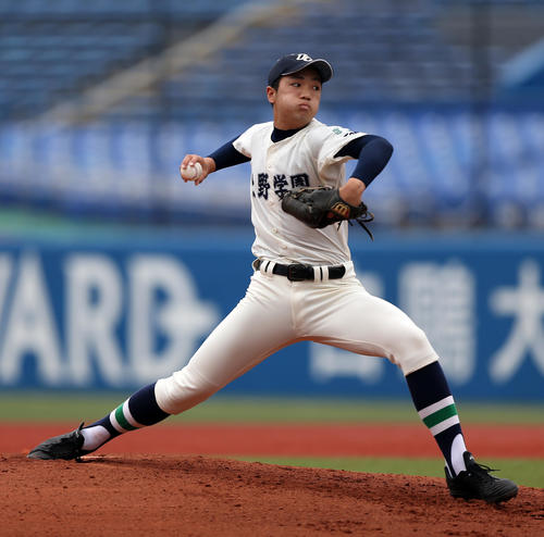 上野学園対修徳　先発の上野学園・赤坂（撮影・大野祥一）