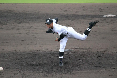 プロ注目左腕の姫路南・照峰賢也投手（3年）は武庫之荘総合との5回戦で5回から登板し、力投した（撮影・佐井陽介）