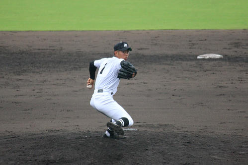 プロ注目左腕の姫路南・照峰賢也投手（3年）は武庫之荘総合との5回戦で5回から登板し、力投した（撮影・佐井陽介）