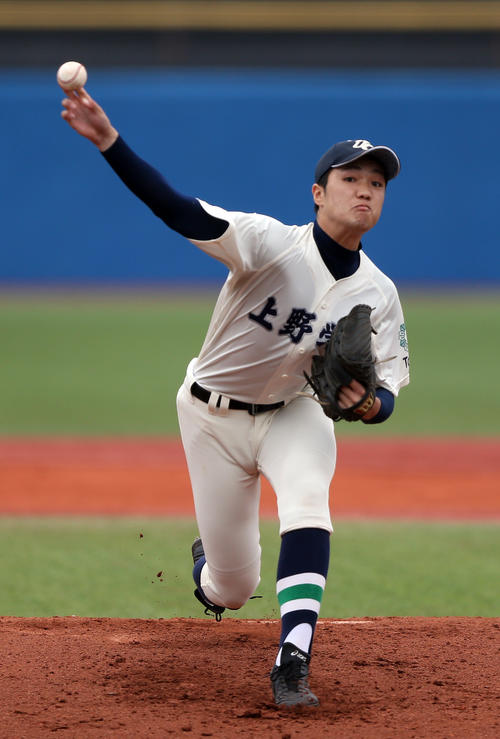 上野学園対修徳　先発の上野学園・赤坂（撮影・大野祥一）