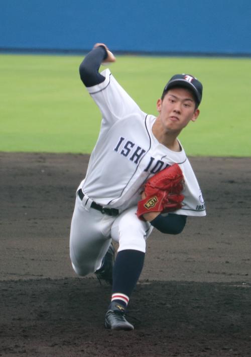 石岡一対霞ケ浦　延長10回にサヨナラ負けを喫した石岡一・岩本（撮影・古川真弥）