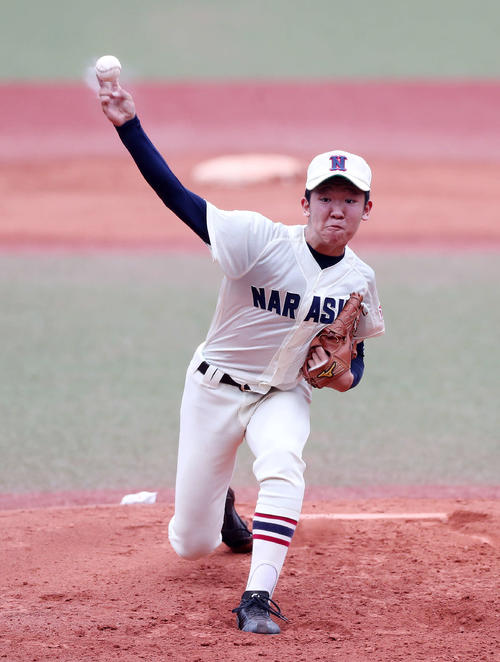成田対習志野　完投勝利した習志野・飯塚（撮影・鈴木正人）