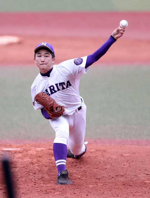 成田対習志野　先発し力投する成田・杉田（撮影・鈴木正人）