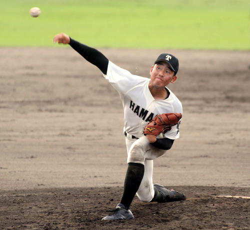 4回を2安打無失点で試合をつくった浜松工の吉田（撮影・河合萌彦）