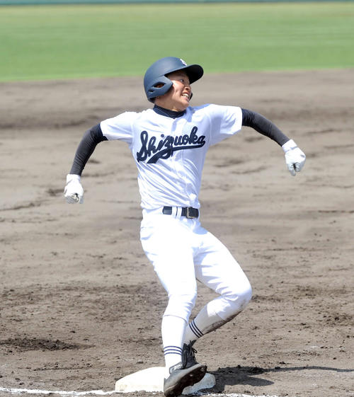 3回満塁の好機で走者一掃の適時三塁打を放った静岡の城（撮影・河合萌彦）