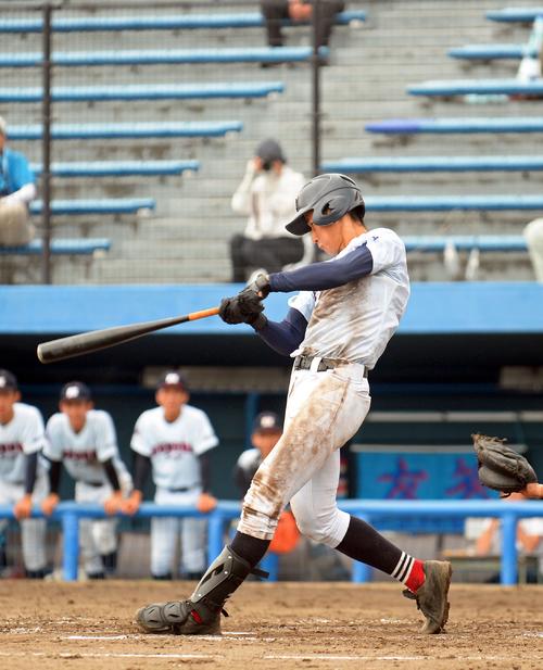5回1死二塁で左前に同点の適時打を放つ駿河総合の紅林内野手