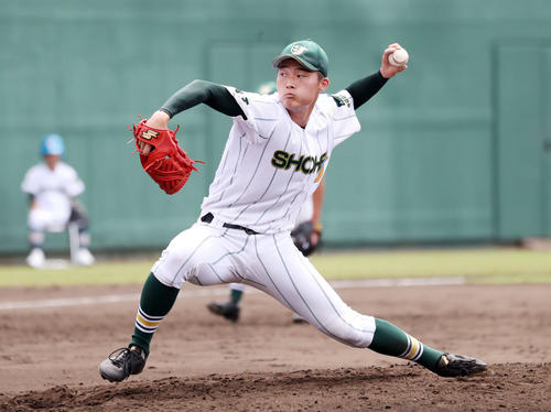 聖望学園対昌平　4回3安打3奪三振で好投した昌平・米山魁乙（撮影・鈴木正人）