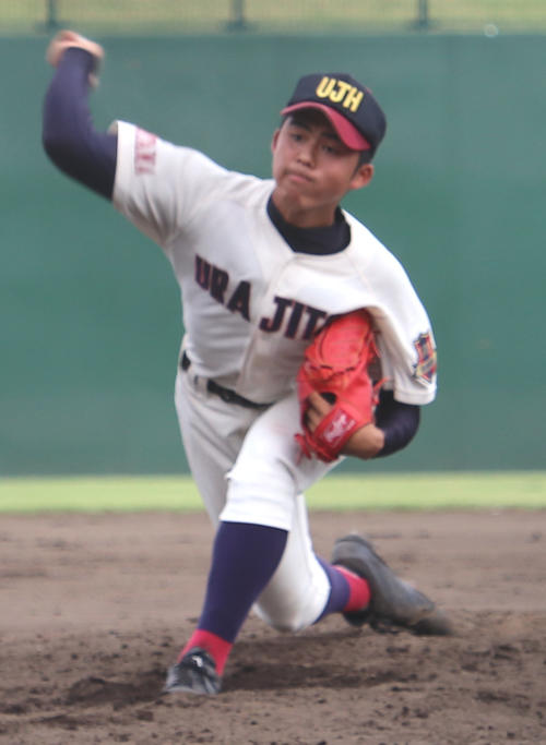 浦和実対市川越　浦和実・豆田泰志は2番手で4回から登板。3イニングを1四球無安打無失点に抑えた（撮影・古川真弥）