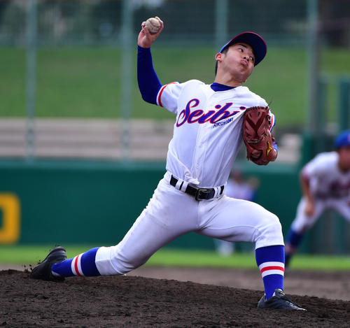 京都大会準々決勝　立命館宇治対福知山成美　1回途中から登板も8回につかまる福知山成美・小橋翔大投手（撮影・清水貴仁）