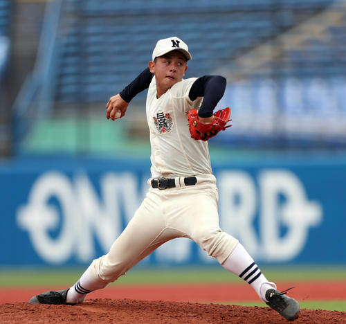日大三対桜美林　3番手で登板した日大三・井上広輝（撮影・伊作将希）