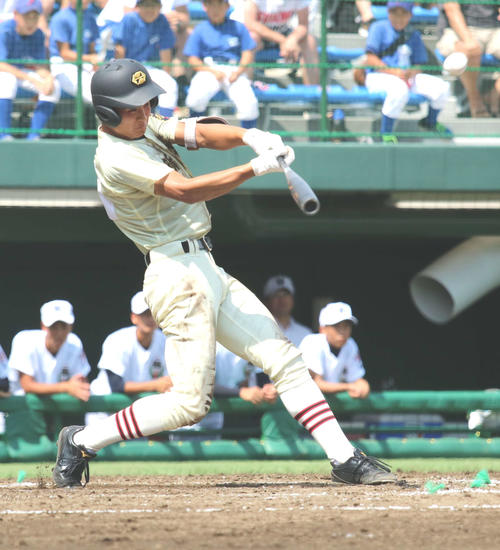 作新学院対佐野日大2回表作新学院1死満塁、右方向に逆転3点適時三塁打を放つ作新学院・石井（撮影・佐藤勝亮）