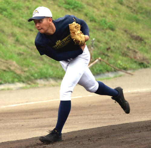 2カ月ぶりに実戦練習で登板した北照の水川（撮影・永野高輔）