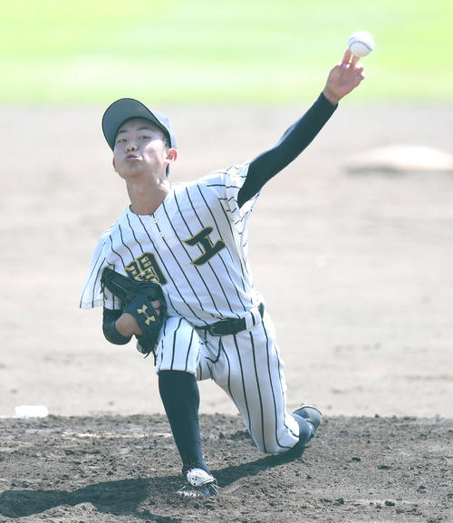 一関工対大船渡　力投する一関工先発の平野（撮影・山崎安昭）